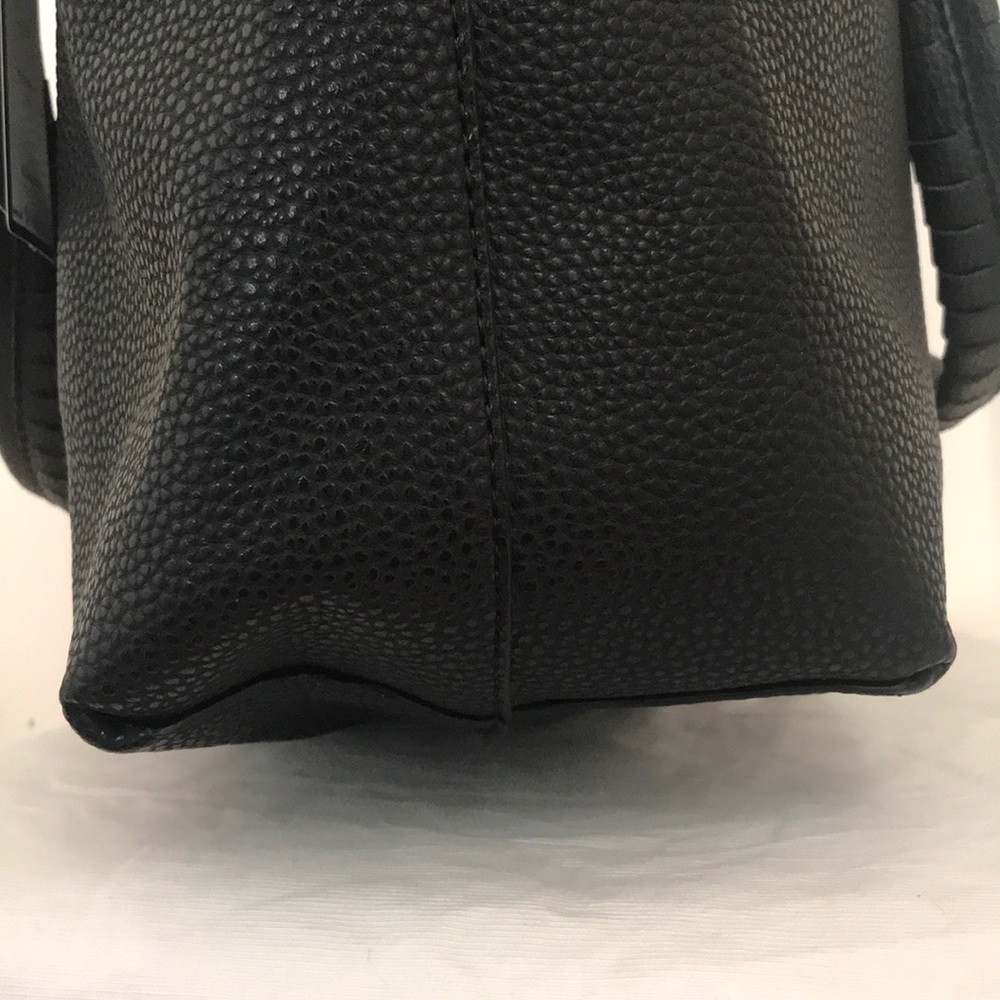BCBG Paris purse 💕 - Picture 3 of 8